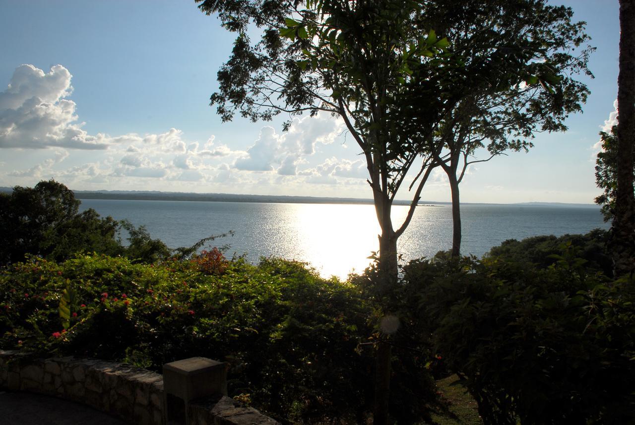 Camino Real Tikal‎ El Remate Exterior foto